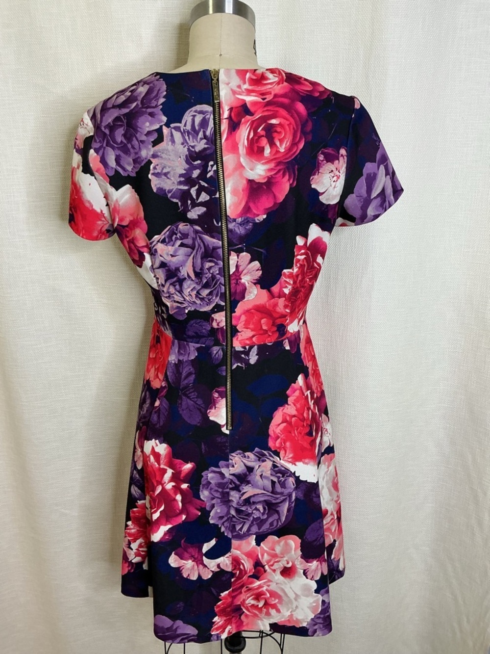 Eliza J Floral Fit & Flare Dress Size 4 Short Sleeve Navy Pink Purple A Line - Picture 4 of 7